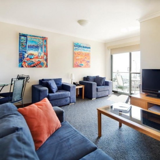 Seashells Scarborough - Luxurious Oceanview Apartments located in the Esplanade and just a stroll away from the beach, local shops and restaurants featuring 2 swimming pools, a sauna and BBQ facilities.